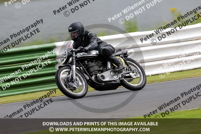 Vintage motorcycle club;eventdigitalimages;mallory park;mallory park trackday photographs;no limits trackdays;peter wileman photography;trackday digital images;trackday photos;vmcc festival 1000 bikes photographs